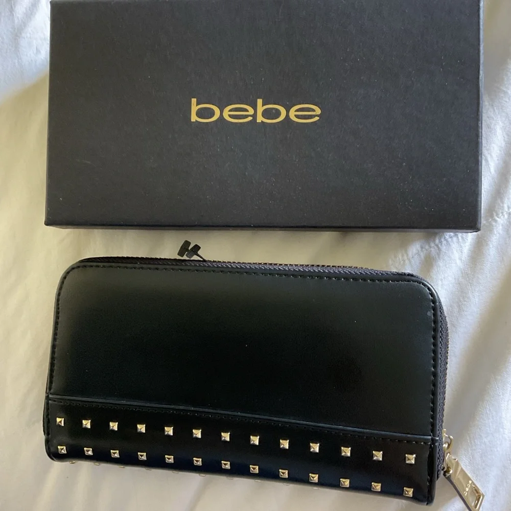 NWOT Bebe Black zipped with gold trim wallet with box - Picture 3 of 5